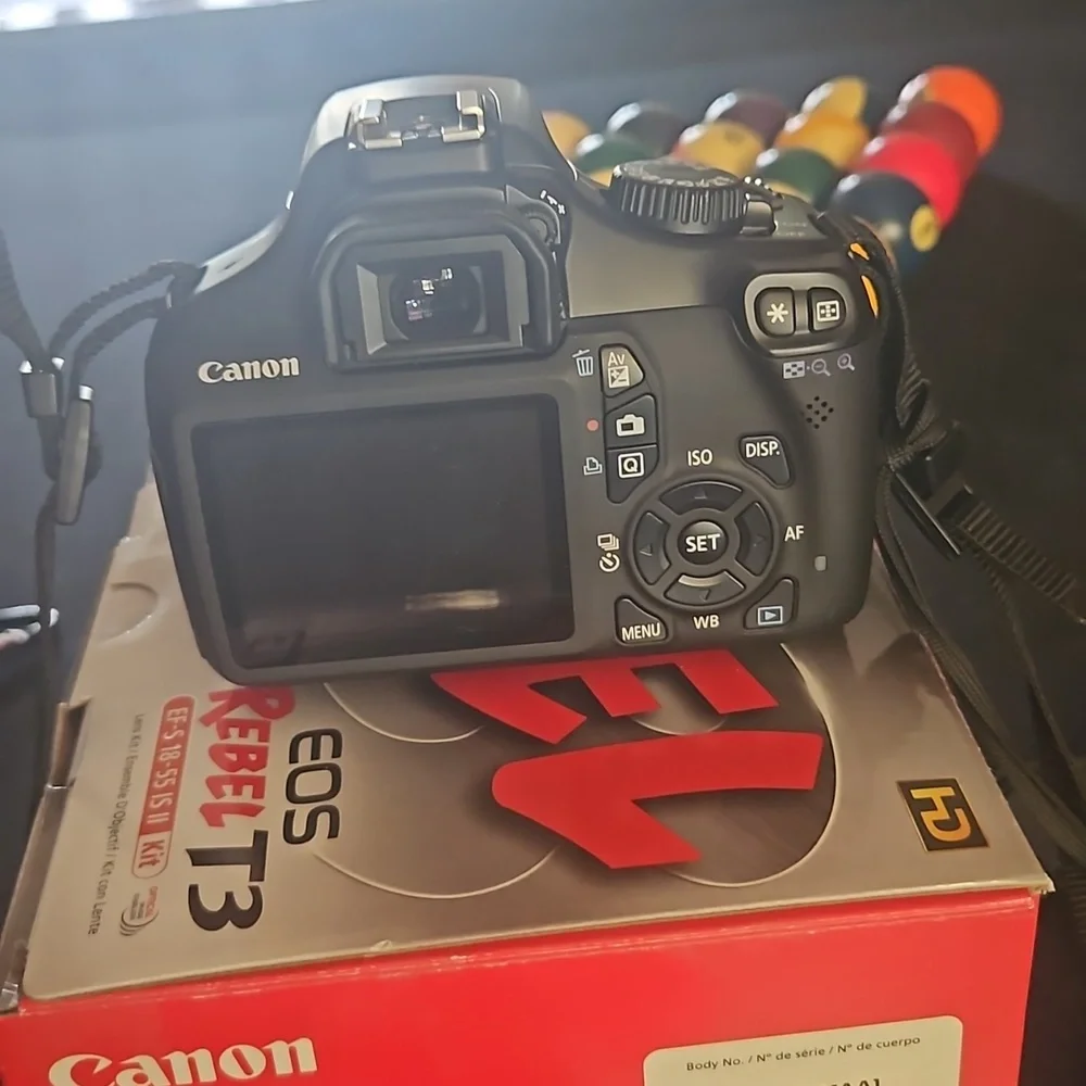 Canon EOS Rebel T3 DSLR - Picture 10 of 11